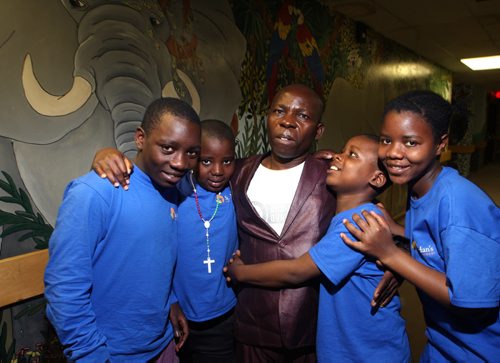 WAYNE GLOWACKI / WINNIPEG FREE PRESS  Mengi Mbekalo with St Aidans Christian School students from left, Levis Ndayikeza,14, Epitas Ngendaruma, 11, Gervas Kezimana, 12, and Christina Dusabimana, 14.   Mengi, a recent refugee arrival who was touring this school with his kids when these children  he taught at a refugee camp in Tanzania a long time ago - recognized him.  Carol Sanders story.     May 4  2016