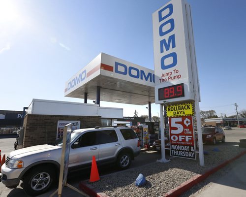 WAYNE GLOWACKI / WINNIPEG FREE PRESS   The Domo gas bar on McPhillips St. near Mapleglen Dr.   Kelly Taylor story.     May 5  2016