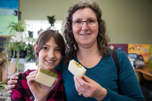 MIKE DEAL / WINNIPEG FREE PRESS Deanna Pelletier, 11, and her mom, Kim, spent Mothers Day afternoon at FortWhyte Farms learning to make soap from scratch. 160508 - Sunday, May 08, 2016