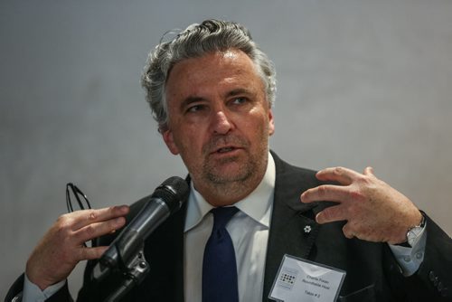 MIKE DEAL / WINNIPEG FREE PRESS Charlie Foran speaks during a roundtable discussion put together by the Institute for Canadian Citizenship for the people who were about to become new Canadians at the Canadian Museum for Human Rights Monday afternoon. 160509 - Monday, May 09, 2016