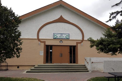 BORIS MINKEVICH / WINNIPEG FREE PRESS Hazelwood Mosque is the oldest mosque in Manitoba. Part of Doors Open Winnipeg for the first time. Mosque is only 40 years old, but meets the definition of heritage building for this event. May 12, 2016.