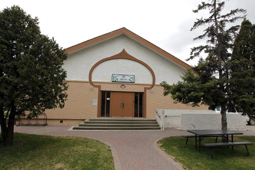 BORIS MINKEVICH / WINNIPEG FREE PRESS Hazelwood Mosque is the oldest mosque in Manitoba. Part of Doors Open Winnipeg for the first time. Mosque is only 40 years old, but meets the definition of heritage building for this event. May 12, 2016.