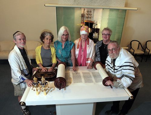 PHIL HOSSACK / WINNIPEG FREE PRESS - Faith - left to right, Phil Spevack, Judith Huebner, Linda Freed, Ruth Livingston Elaine and Elliott pose at after studying aspects of Jewish Spirituality for months the group is anticipating the arrival of renowned New York scholar Rabbi Lawrence Hoffman. See Brenda Suderman's story. May 20, 2016