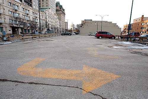 BORIS MINKEVICH / WINNIPEG FREE PRESS  080331 Parking lot at Fort and Assiniboine.