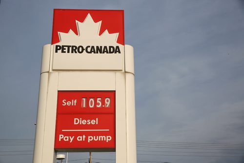 MIKE DEAL / WINNIPEG FREE PRESS  This Petro-Canada station at Century and Ellice reflects what most gas stations across the city have posted, a jump in price over night to $1.059/Ltr.   160525 Wednesday, May 25, 2016