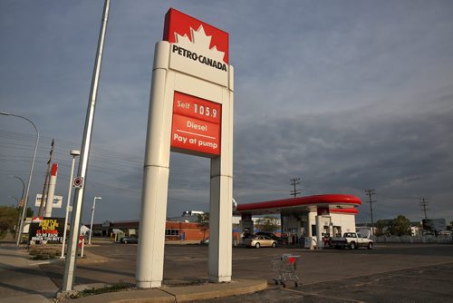 MIKE DEAL / WINNIPEG FREE PRESS  This Petro-Canada station at Century and Ellice reflects what most gas stations across the city have posted, a jump in price over night to $1.059/Ltr.   160525 Wednesday, May 25, 2016