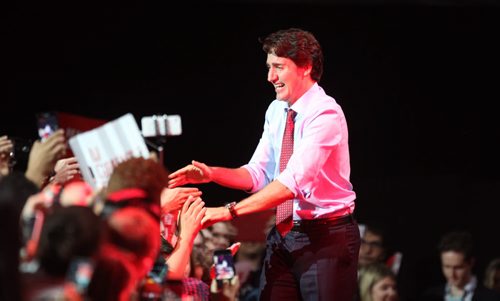 RUTH BONNEVILLE / WINNIPEG FREE PRESS  The Right Honorable Justin Trudeau shakes hands as he makes his way to the podium to give the Keynote Address at Liberal Convention at The RBC Convention Centre in Winnipeg Saturday.    May 28, , 2016