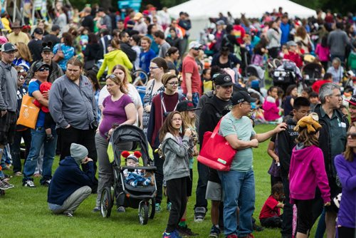 MIKE DEAL / WINNIPEG FREE PRESS Large crowds of kids clutching stuffies and their parents at the Teddy Bears Picnic at Assiniboine Park Sunday. 160529 - Sunday, May 29, 2016