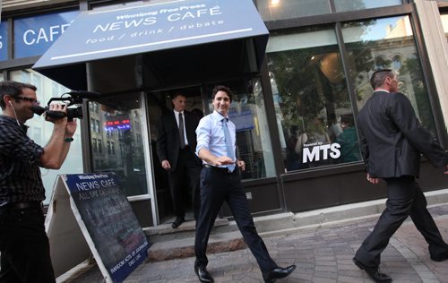 RUTH BONNEVILLE / WINNIPEG FREE PRESS  Prime Minister Justin Trudeau makes his way out of the Winnipeg Free Press News Cafe after being interviewed by WFP editor Paul Samyn with students from Children of the Earth high school in the audience Thursday.  June 02 / 2016