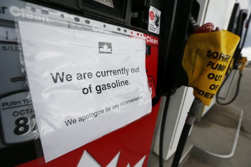 JOHN WOODS / WINNIPEG FREE PRESS The Petro Canada station on McPhillips has run of of gas Sunday, June 5, 2016.