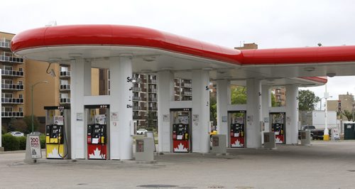 WAYNE GLOWACKI / WINNIPEG FREE PRESS   The Petro-Canada station on Grant Ave. at Nathaniel St.was out of gasoline Monday morning. Murray McNeill story  June 6   2016