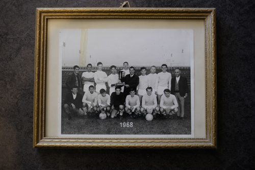 ZACHARY PRONG / WINNIPEG FREE PRESS  Ralph Cantafio, far right, with the 1968 Manitoba provincial champions, Ital-Inter, who he managed.