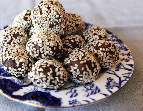 BORIS MINKEVICH / WINNIPEG FREE PRESS Recipe Swap - Tahini truffles  June 10, 2016.