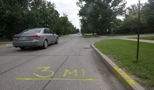 JOE BRYKSA / WINNIPEG FREE PRESS  Mile 3 of the Manitoba full marathon-  St Vital Road.(See 49.8 Marathon course  story)