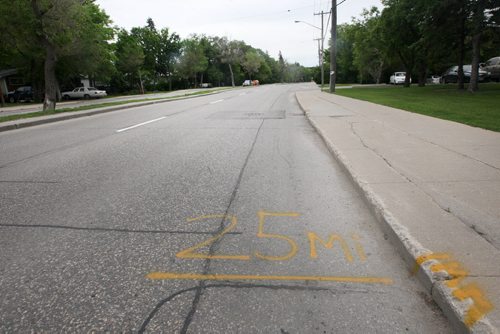 JOE BRYKSA / WINNIPEG FREE PRESS  Mile 25 of the Manitoba full marathon- University Cres -See 49.8 Marathon course  story)