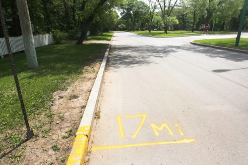 JOE BRYKSA / WINNIPEG FREE PRESS  Mile 17  of the Manitoba full marathon- Wellington Cres .(See 49.8 Marathon course  story)