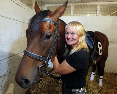 BORIS MINKEVICH / WINNIPEG FREE PRESS (Left) Trainer Penny Hulme and horse Sugah Sweet. Small trainer won with big longshot, amazing performance, set off huge win 4 payoff. Photo taken at Assiniboia Downs barns. June 16, 2016.