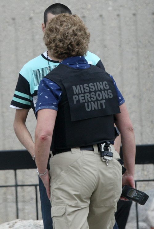 JOE BRYKSA / WINNIPEG FREE PRESSWinnipeg Police Service Missing Persons Detective Tina Bramadat talks with person in downtown Winnipeg , June 16, 2016  -(See Kevin Rollason story) ( Eds This ride along was restricted on what we could photograph- one detective would not be named or photographed ( male )- We were not allowed to photograph detectives arriving outside or near a scene of investigation- Nor were we allowed to photograph any youths in any manner)