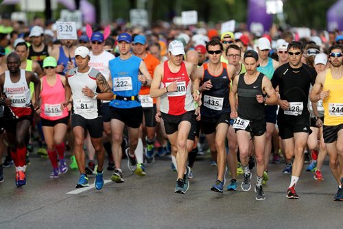 TREVOR HAGAN / WINNIPEG FREE PRESS 2016 Manitoba Marathon, full marathon participants at the start line at the University of Manitoba, Sunday, June 19, 2016.