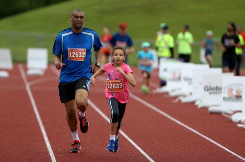 TREVOR HAGAN / WINNIPEG FREE PRESS Manitoba Marathon participants Anthony Davis and daughter Jordyn Davis of WInnipeg at the University of Manitoba, Sunday, June 19, 2016.