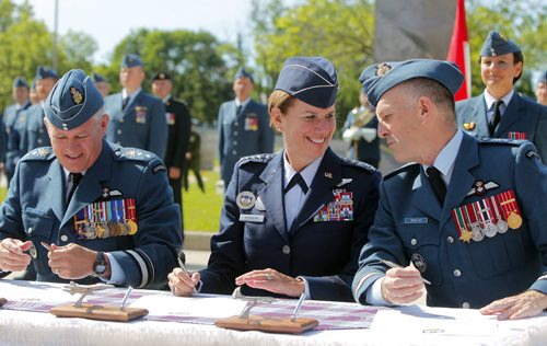 BORIS MINKEVICH / WINNIPEG FREE PRESS Major-General Christian Drouin, left,  assumed command of 1 Canadian Air Division (1 CAD) from Major-General David Wheeler, right, in Winnipeg at 17 Wing. 4 star US Air Force General Lori J. Robinson (commander-in-chief of NORAD) in centre. June 20, 2016.