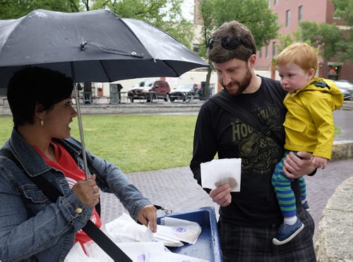 ZACHARY PRONG / WINNIPEG FREE PRESS  Amanda Connolly of United Way hands Chris Galipeault and his son Sebastian, 1, a cookie as part of United Way's Conscious Kindness campaign on June 22, 2016.