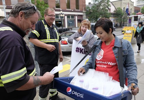ZACHARY PRONG / WINNIPEG FREE PRESS  Amanda Connolly, right, and Angela Bishop of United Way hand Murray Riley, left and Vince Thornson cookies as part of United Way's Conscious Kindness campaign on June 22, 2016.