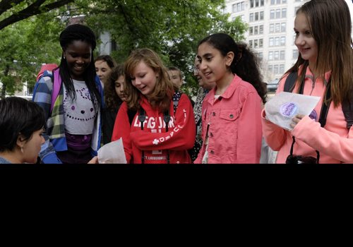ZACHARY PRONG / WINNIPEG FREE PRESS  Amanda Connolly of United Way hands cookies to Acadia Junior High School students at Old Market Square on June 22, 2016. From left to right, Ini Odimayomi, Tia Pollen, Enti Sadik and Natalia Kalichak.