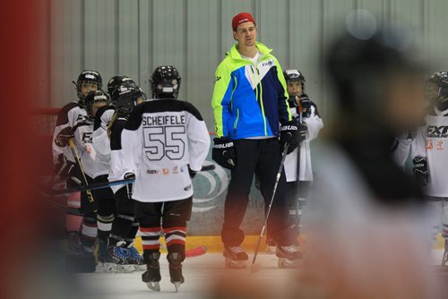 RUTH BONNEVILLE / WINNIPEG FREE PRESS    Mark Scheifele with The Winnipeg Jets teaches hockey skills with students on the ice for KidSport Winnipeg at Iceplex Saturday.   See Billeck story.   June 25 / 2016