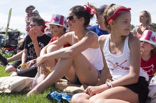 ZACHARY PRONG / WINNIPEG FREE PRESS  (L-R) Olivia Weekes, Erin Weeks, Owen Weeks and Holden Mymko celebrate Canada Day at Assiniboine Park. July 1, 2016.