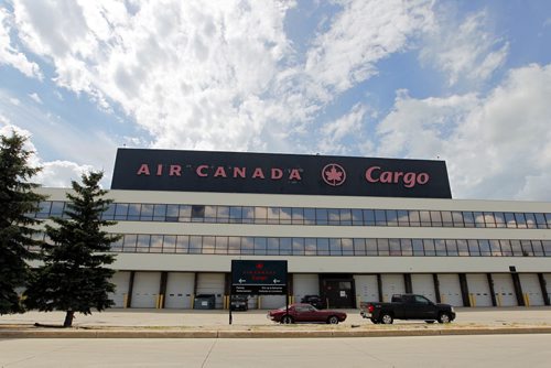 BORIS MINKEVICH / WINNIPEG FREE PRESS AIR CANADA CARGO AT YWG. July 4, 2016