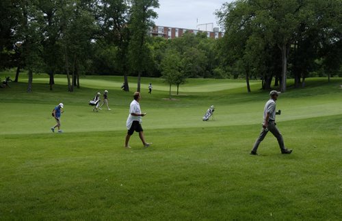 ZACHARY PRONG / WINNIPEG FREE PRESS  Players and spectators head to the green at the Niakwa Golf Course on July 7, 2016.