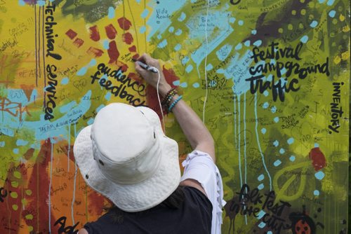 ZACHARY PRONG / WINNIPEG FREE PRESS  A guest signs a painting at Folkfest on July 8, 2016.