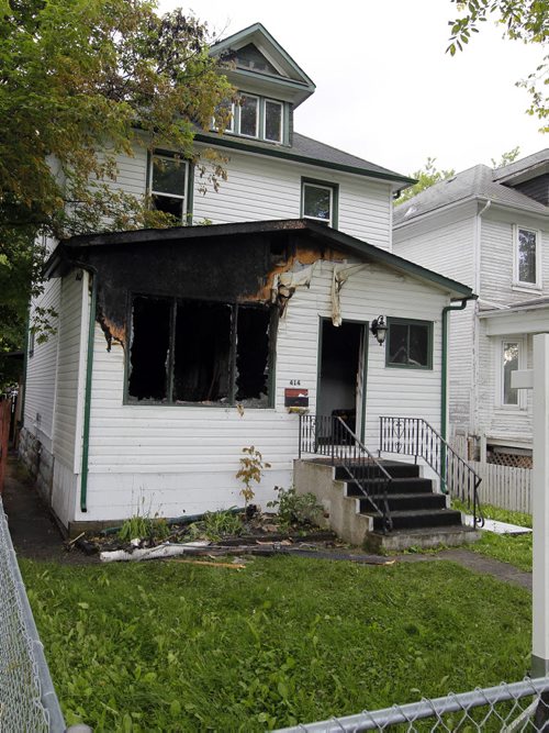 BORIS MINKEVICH / WINNIPEG FREE PRESS NEWS - Overnight fire scene at 414 Lansdowne Ave.  July 12, 2016