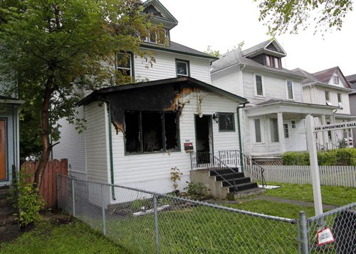 BORIS MINKEVICH / WINNIPEG FREE PRESS NEWS - Overnight fire scene at 414 Lansdowne Ave.  July 12, 2016