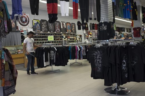 ZACHARY PRONG /  WINNIPEG FREE PRESS  Yuvraj Basra, an employee at O Calcutta, hangs t-shirts on July 14, 2016.