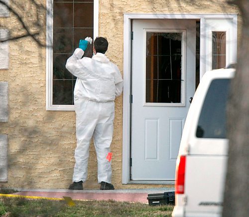 BORIS MINKEVICH / WINNIPEG FREE PRESS 080420 Winnipeg Police Service members work at the scene of where two people died at 27 Chokecherry Cove.