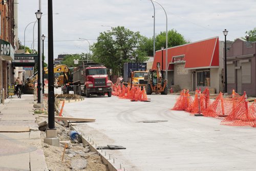 Canstar Community News July 14, 2016 - Selkirk Avenues constructions are making it difficult for customers to shop at businesses in the area. (Ligia Braidotti/Canstar Community News)