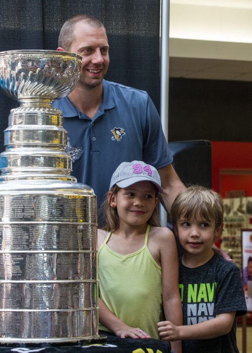 MIKE DEAL / WINNIPEG FREE PRESS Pittsburgh Penguins forward Eric Fehr spent the afternoon at the Southland Mall in Winkler, Manitoba pose with fans for photographs with the Stanley Cup. 160720 - Wednesday, July 20, 2016