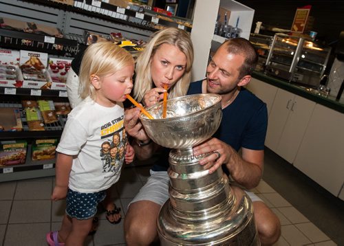PHOTO BY ART WIEBE  Pittsburgh Penguins forward Eric Fehr and his wife Rachel and daughter Elle, 3, drink a slerpee from the Stanley Cup in Winkler, Manitoba Wednesday morning. 160720 - Wednesday, July 20, 2016