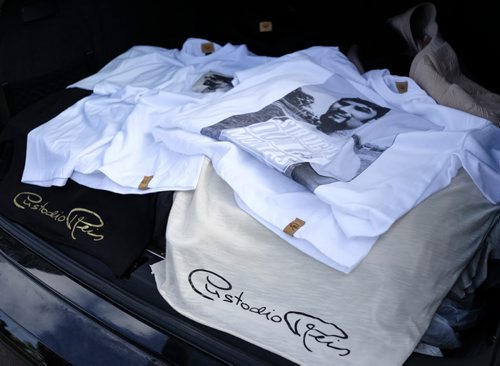 ZACHARY PRONG / WINNIPEG FREE PRESS  Pedro Reis has been selling hats and t-shirts adorned with his father's signature and photos out of the back of his trunk. He plans on expanding his business in the near future. July 20, 2016.