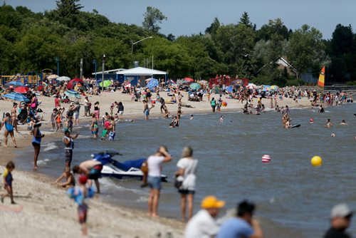 TREVOR HAGAN / WINNIPEG FREE PRESS Gimli Beach was busy, Saturday, July 30, 2016.