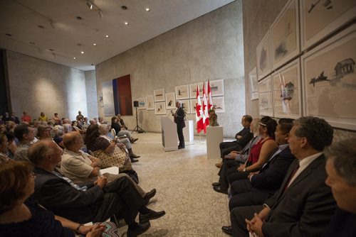 RUTH BONNEVILLE / WINNIPEG FREE PRESS  Minister Jim Carr announces  Canada's first Inuit Art Centre to be installed at the Winnipeg Art Gallery on the main floor of the WAG Tuesday.    Aug 02, 2016