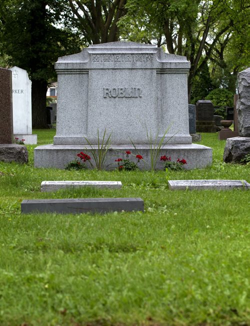 RUTH BONNEVILLE / WINNIPEG FREE PRESS  Series on cemeteries.  Elmwood Cemetery, off Hespeler Avenue.  Duff Roblin headstone with family members buried in front.   See Bill Redekop story.   Aug 03, 2016