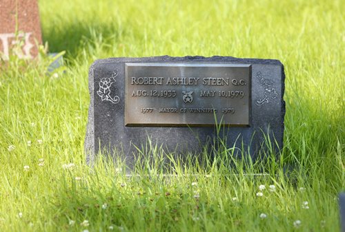 WAYNE GLOWACKI / WINNIPEG FREE PRESS       The grave of former Winnipeg Mayor Robert Steen in the  St. James Anglican Church cemetery across from Polo Park on Portage Avenue.    Kevin Rollason  story  August 03 2016