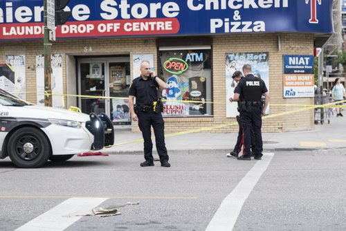 ZACHARY PRONG / WINNIPEG FREE PRESS  Police at the scene of a possible stabbing on Balmoral St. August 4, 2016.