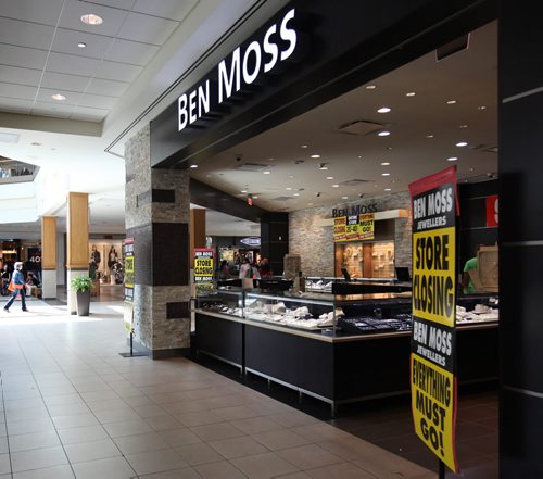 RUTH BONNEVILLE / WINNIPEG FREE PRESS  Ben Moss Jewellers store front in the centre court at Polo Park Shopping Centre.    Aug 05, 2016