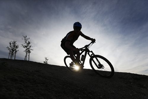 JOHN WOODS / WINNIPEG FREE PRESS David Hamm of the Manitoba Cycling mountain bike team practices at Bison Butte, a new racing venue in Winnipeg, Tuesday, August 9, 2016.