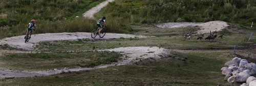 JOHN WOODS / WINNIPEG FREE PRESS Members of the Manitoba Cycling mountain bike team practice at Bison Butte, a new racing venue in Winnipeg, Tuesday, August 9, 2016.