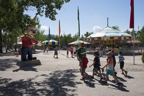 ZACHARY PRONG / WINNIPEG FREE PRESS  A giant clown greets guests near the front entrance at the Tinkertown Family Fun Park. August 11, 2016.